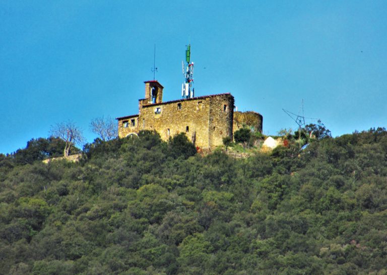 MONTAGUT-COS-CASTELLFOLLIT-FOTO